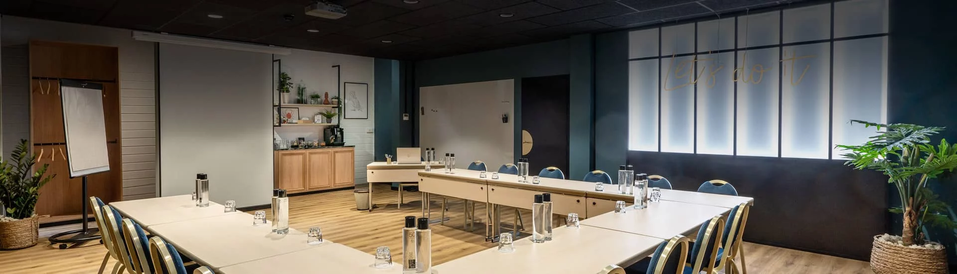 Salle de réunion Jungle 2 privatisable au Bistro Yonnais à La Roche-sur-Yon.