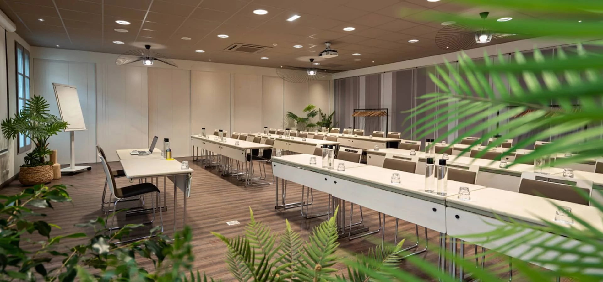 Salle de réception Canopée privatisable au Bistro Yonnais à La Roche-sur-Yon.