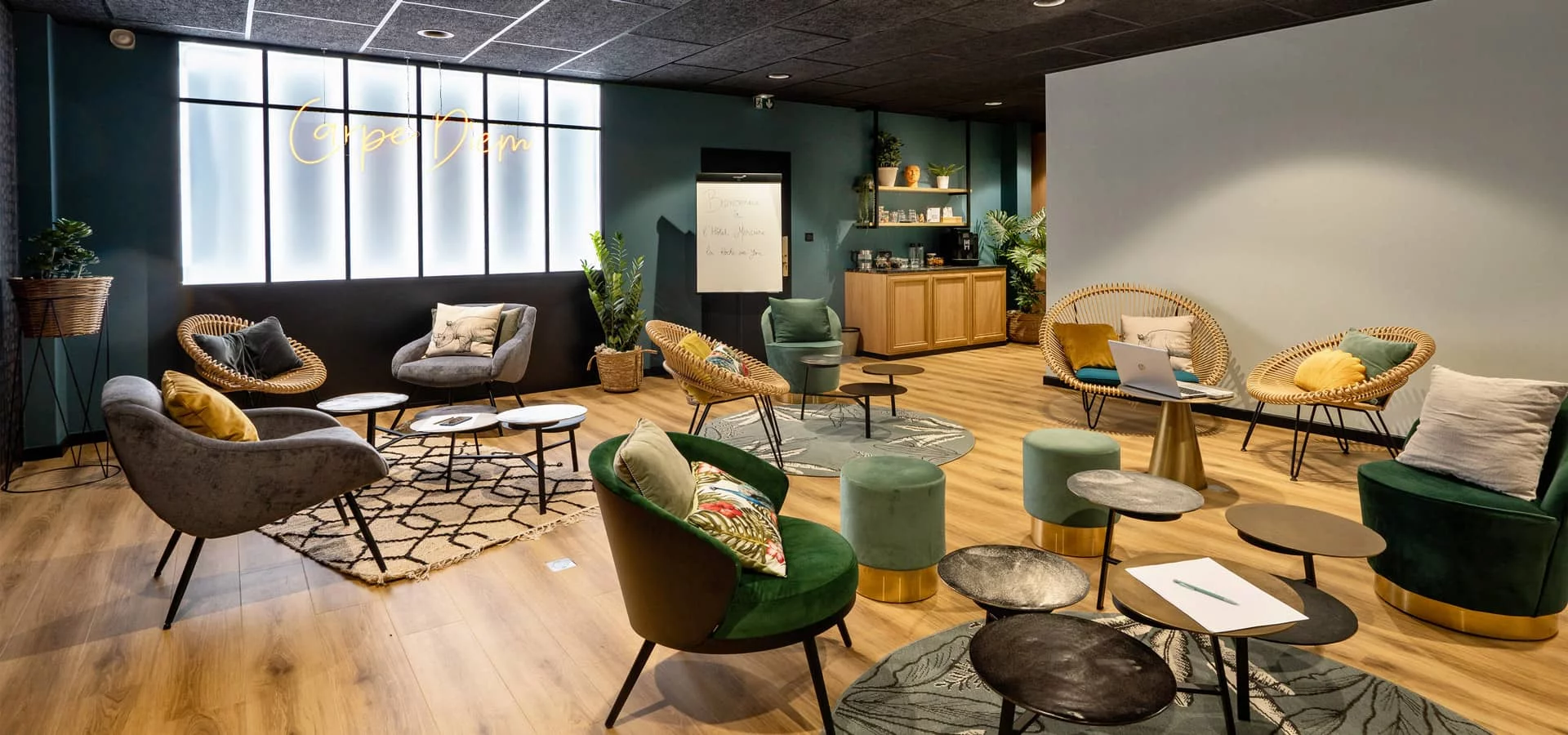 Salle de réunion Jungle 1 privatisable au Bistro Yonnais à La Roche-sur-Yon.