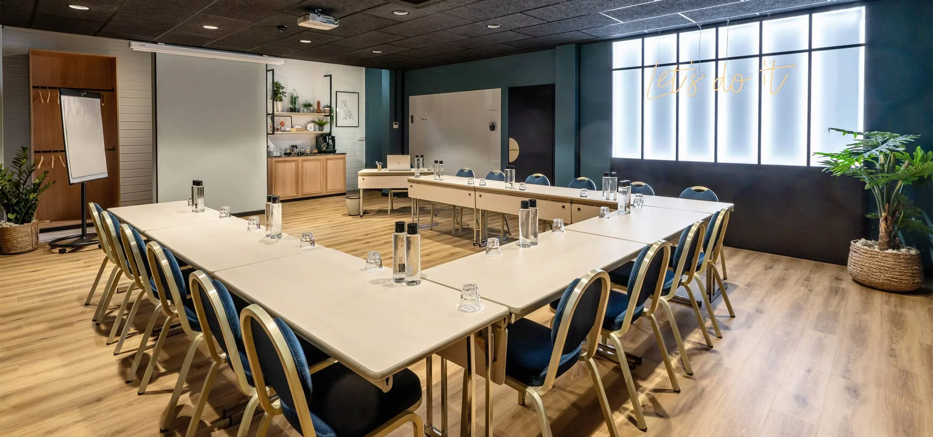 Salle de réunion Jungle 2 privatisable au Bistro Yonnais à La Roche-sur-Yon.